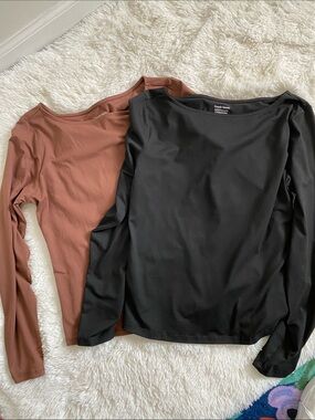 Long-Sleeve Scoop Neck Top - Black and Rust